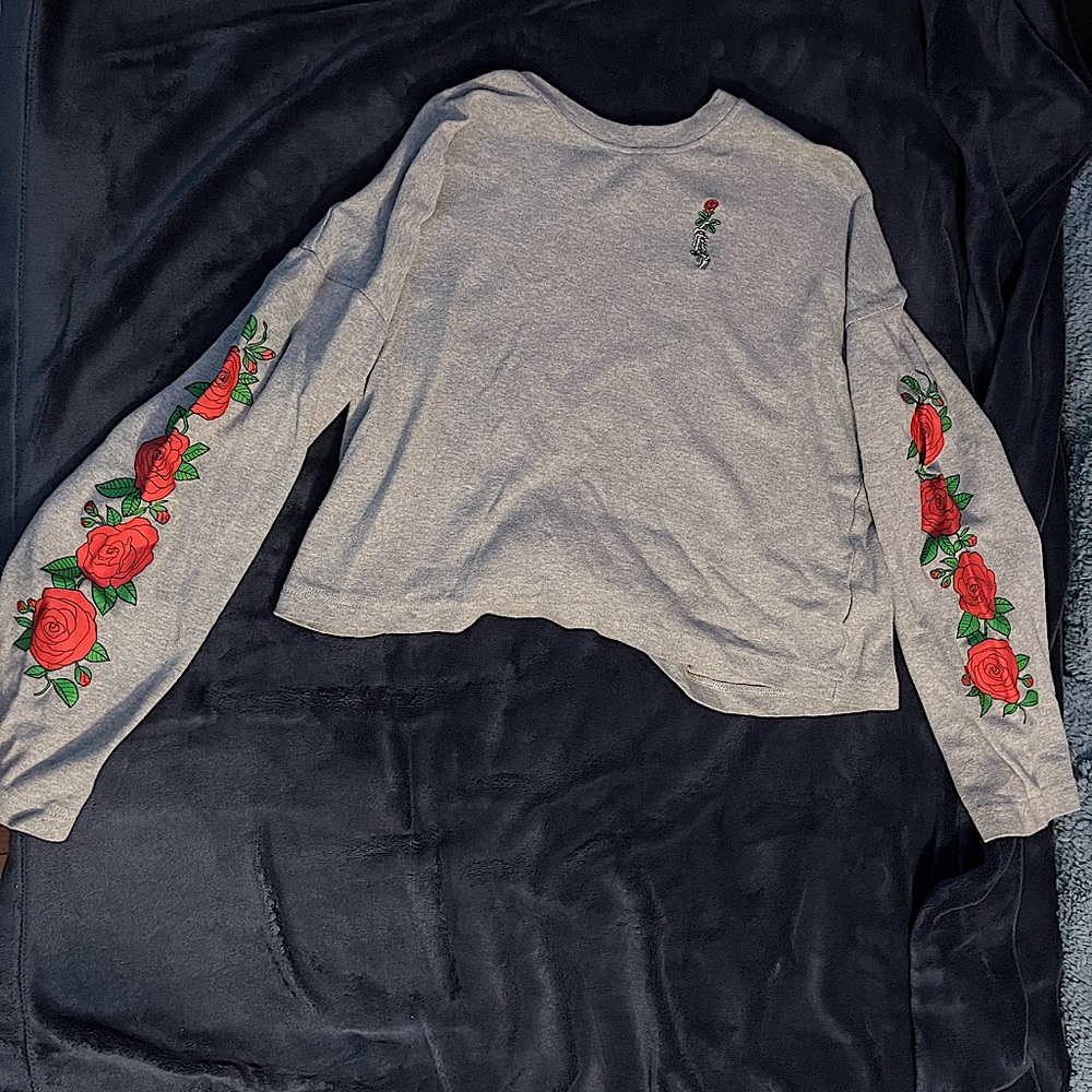 Gray long sleeve shirt.